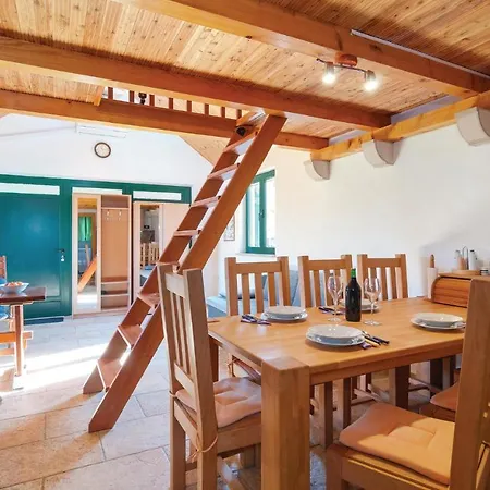 1 Bedroom Awesome In *