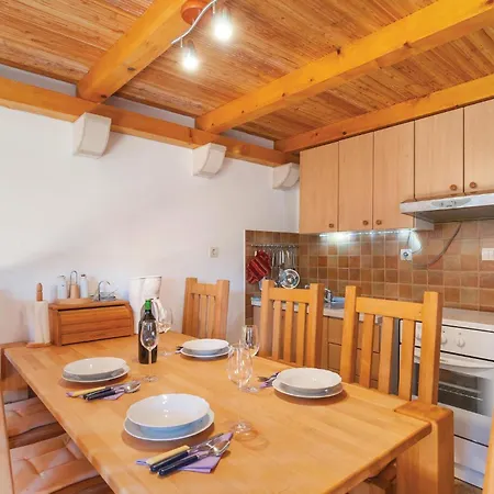 1 Bedroom Awesome In Semesterbostad Postira